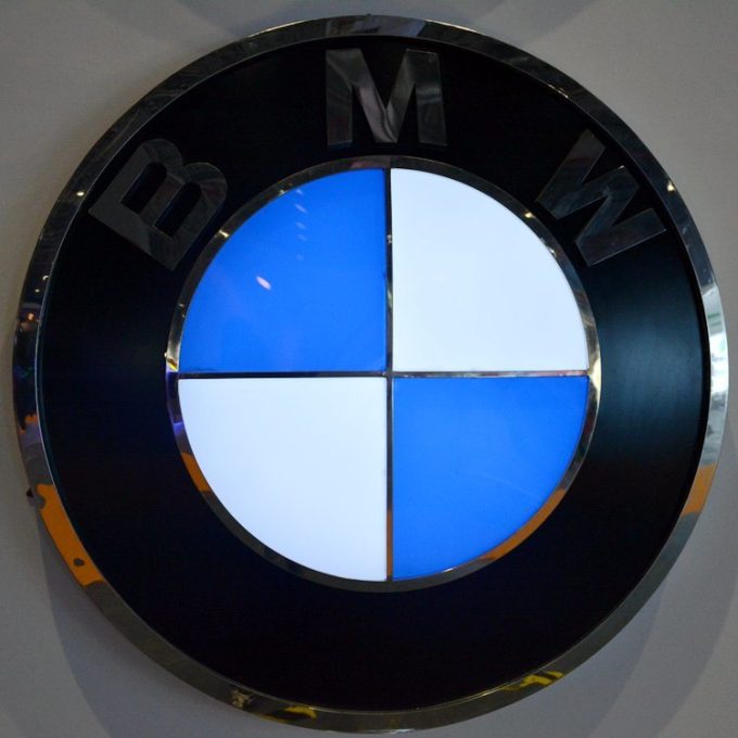 Vacuum Coating Acrylic BMW Automotive Signage Light Showroom Advertising Chrome Car Logo Sign