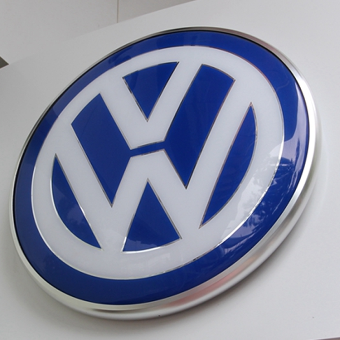 Volkswagen Automotive Signage Light Showroom Advertising Display VW Chrome Car Logo Sign