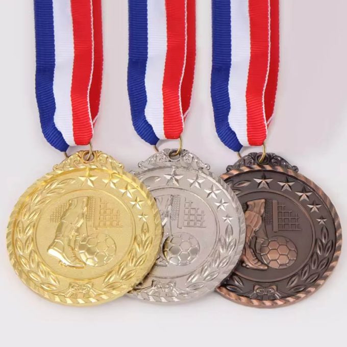 China Factory Custom Blank Gold Plated Souvenir Metal Sport Award Medal Zinc Alloy Trophy